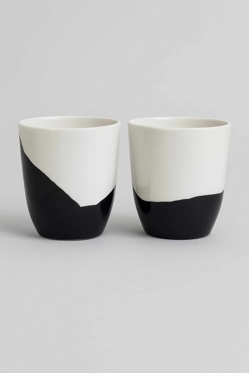 Vasos colección Rasgo en porcelana de colada, blanco y negro — Land Ceramic