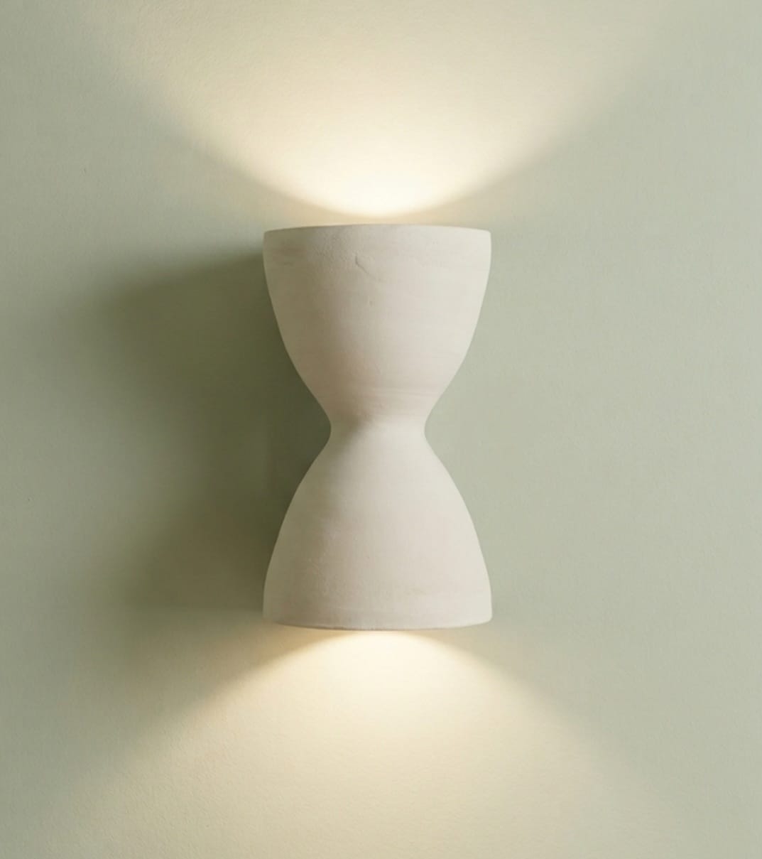 Aplique de pared Clessidra, silueta de reloj de arena en gres satinado — Land Ceramic